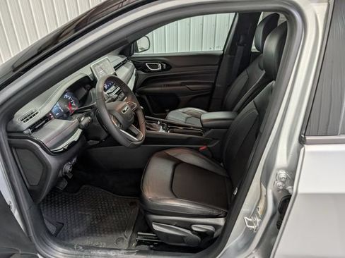 Used 2025 Jeep Compass Trailhawk AWD/4WD image 14