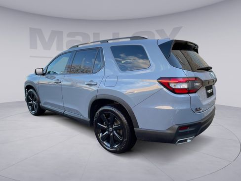 Used 2025 Honda Pilot Black Edition image 3