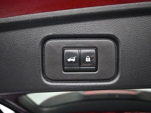 Used 2023 Nissan Pathfinder SL AWD/4WD image 31