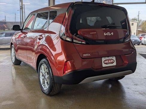 Used 2023 Kia Soul LX w/ Option Group 015 FWD image 4