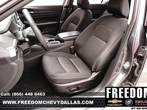 Used 2024 Nissan Altima 2.5 SV FWD image 9