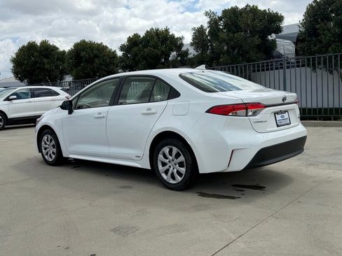 Used 2024 Toyota Corolla LE AWD/4WD image 11