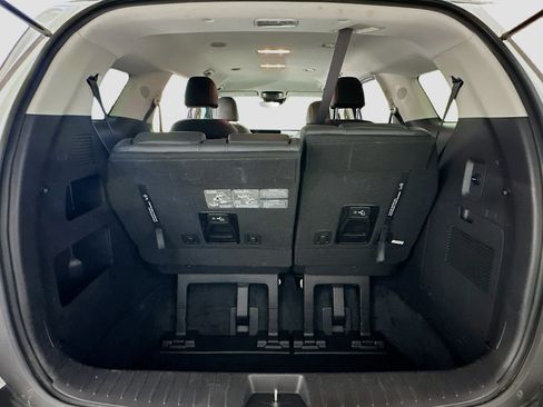 Used 2026 Kia Carnival FWD image 31