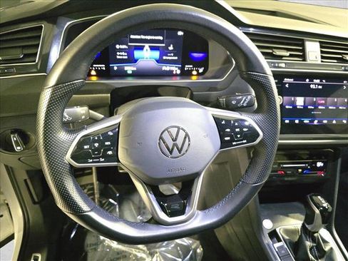 Used 2022 Volkswagen Tiguan SE R-Line image 20