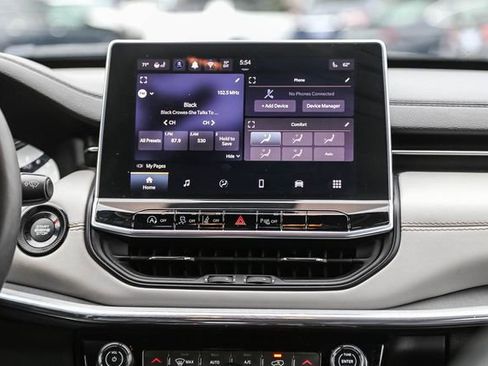 Used 2024 Jeep Compass Limited image 14