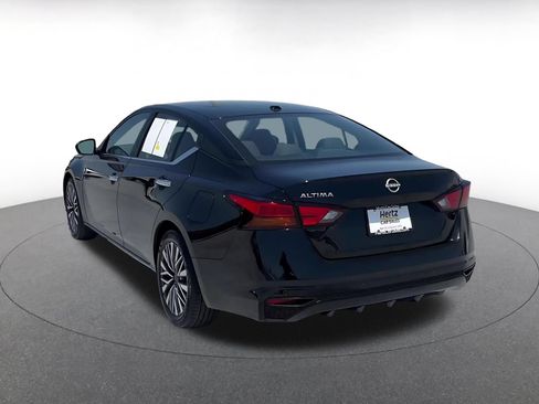 Used 2025 Nissan Altima 2.5 SV FWD image 10