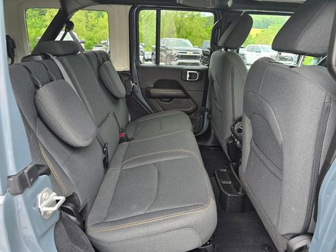 Used 2025 Jeep Wrangler Unlimited Sahara AWD/4WD image 27
