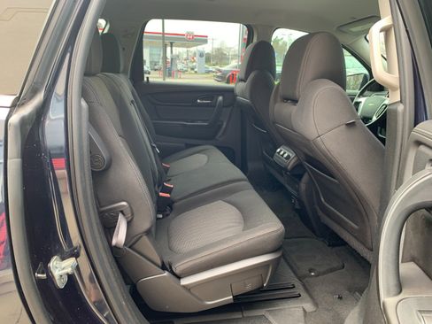 Used 2017 Chevrolet Traverse LT w/ Style and Technology Package image 30