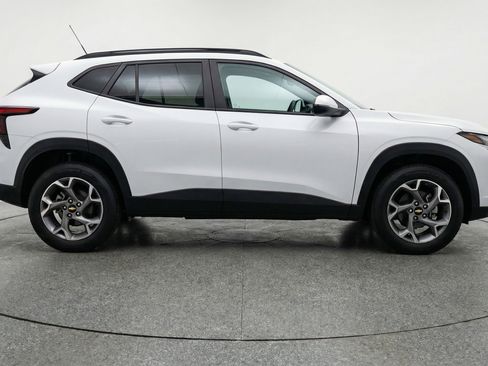 Used 2025 Chevrolet Trax LT image 11