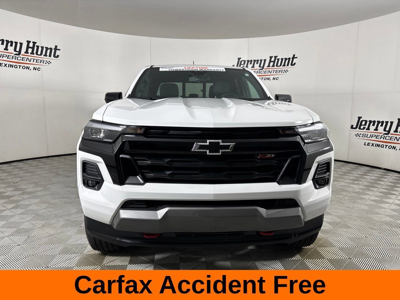 Used 2023 Chevrolet Colorado Z71 AWD/4WD image 3
