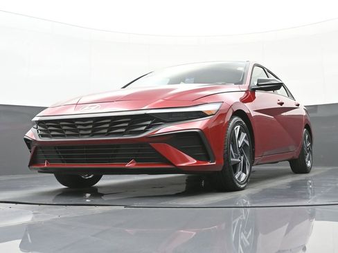 Certified 2025 Hyundai Elantra Sport image 49