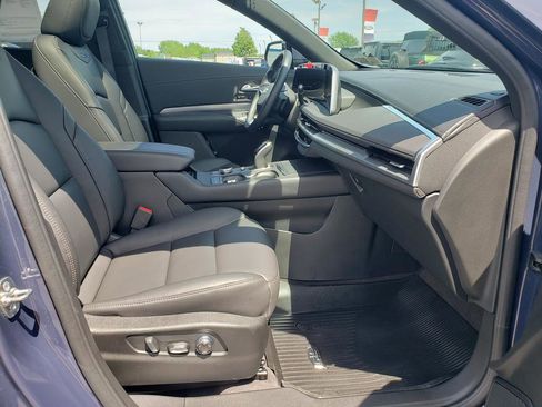 Used 2024 Cadillac XT4 Premium Luxury w/ Cold Weather Package AWD/4WD image 17