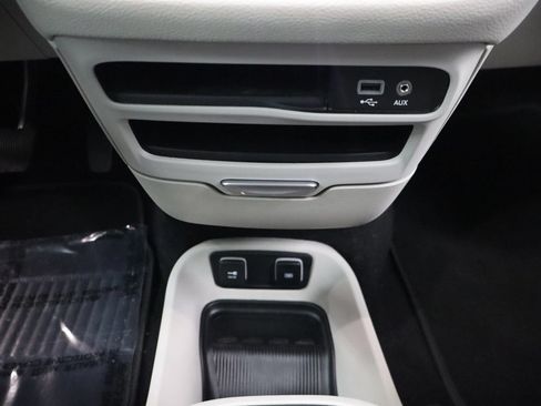 Used 2019 Chrysler Pacifica Limited FWD image 37