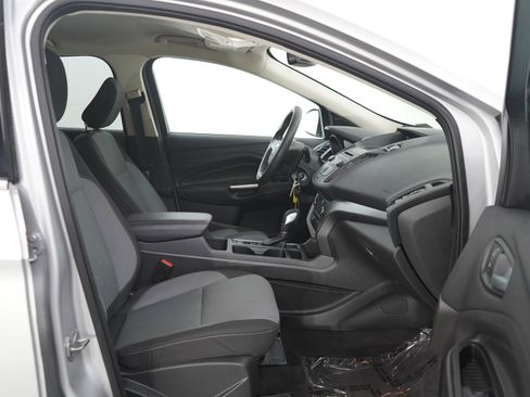 Used 2018 Ford Escape SE w/ Ford Safe & Smart Package FWD image 11