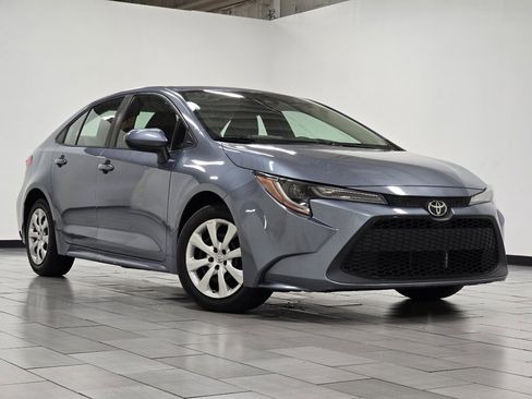 Used 2020 Toyota Corolla LE FWD image 2