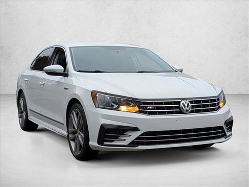 Used 2017 Volkswagen Passat 1.8T R-Line image 3