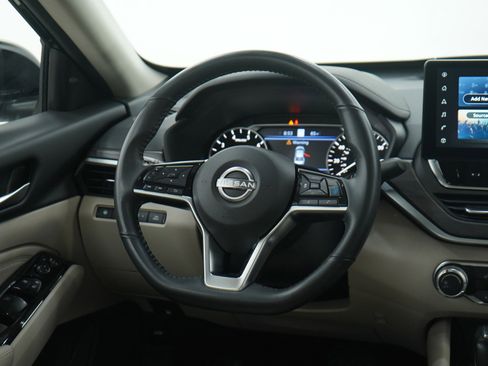 Used 2023 Nissan Altima 2.5 SV w/ SV Premium Package image 14