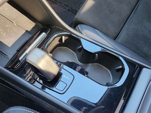 Used 2023 Volvo C40 P8 Recharge Ultimate image 18