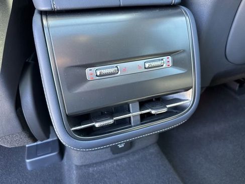 Used 2025 Lincoln Nautilus Reserve AWD/4WD image 13