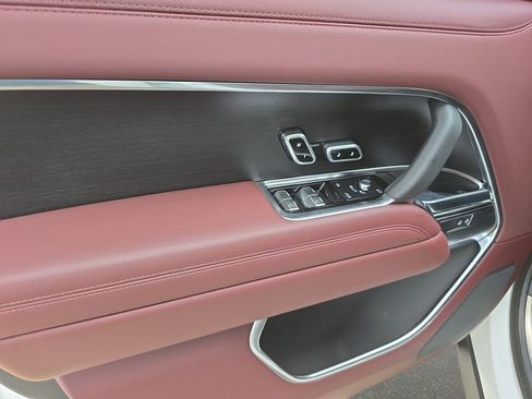 Used 2025 Land Rover Range Rover SE image 24