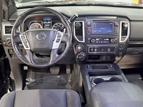 Used 2018 Nissan Titan SV w/ SV Convenience Package image 14