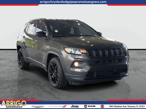 Used 2023 Jeep Compass Latitude AWD/4WD image 1