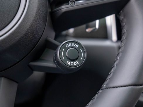 Certified 2025 Porsche Macan Turbo image 25