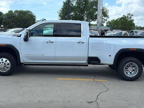 New 2026 GMC Sierra 3500 Denali w/ Denali Reserve Package AWD/4WD image 4