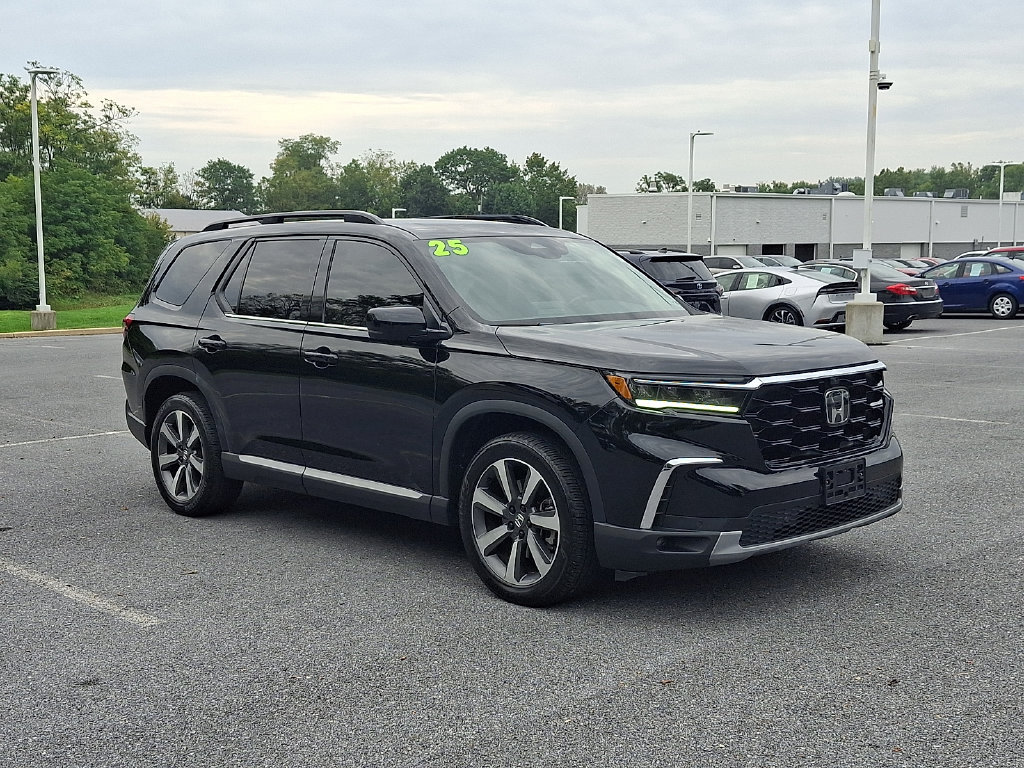 Used 2025 Honda Pilot Elite image 3