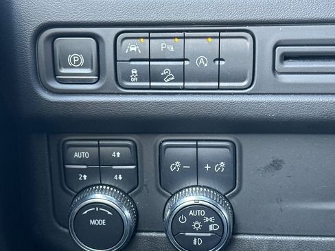 Used 2023 GMC Yukon AT4 image 41