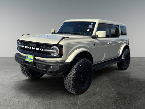 Used 2025 Ford Bronco Outer Banks AWD/4WD image 3