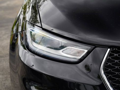 Used 2024 Chrysler Pacifica Touring-L image 3