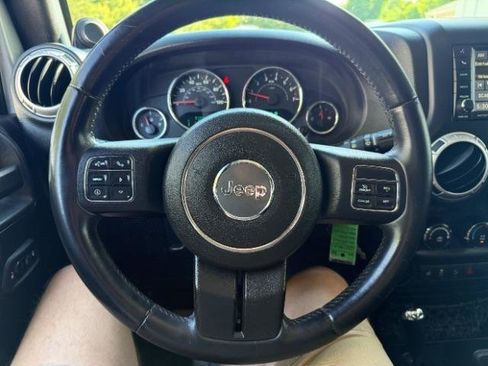 Used 2013 Jeep Wrangler Unlimited Sahara w/ Connectivity Group AWD/4WD image 21