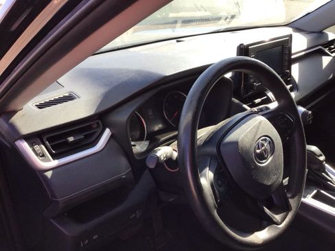 Used 2019 Toyota RAV4 XLE w/ Convenience Package FWD image 29