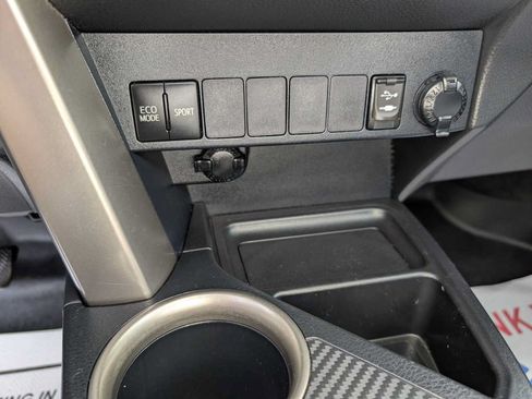 Used 2015 Toyota RAV4 LE AWD/4WD image 28