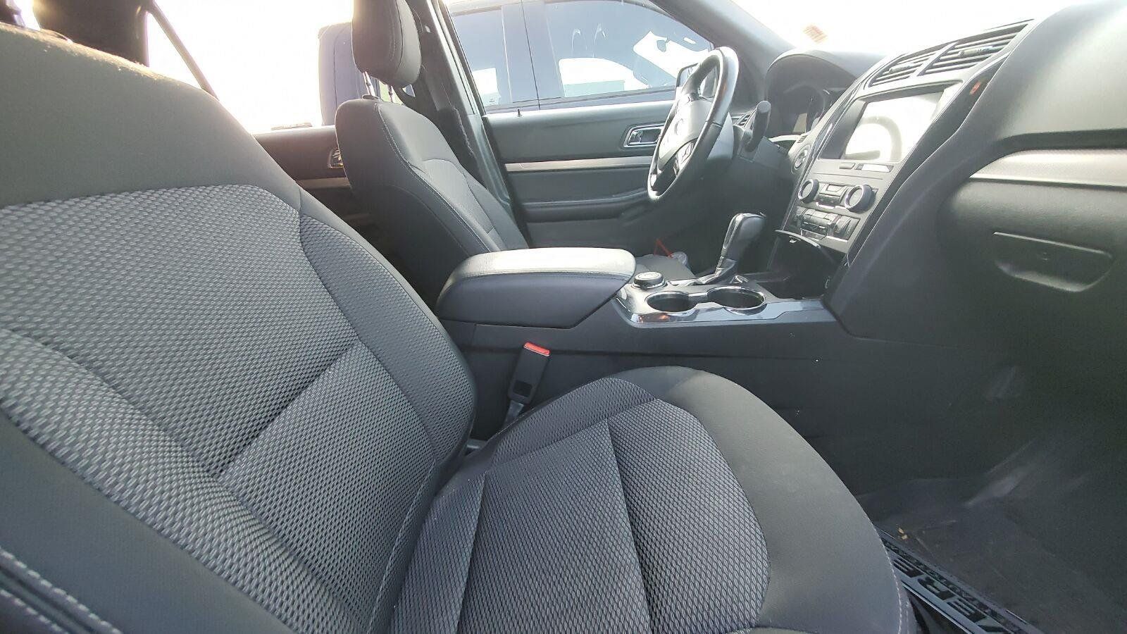 Used 2018 Ford Explorer XLT w/ Equipment Group 201A AWD/4WD image 4