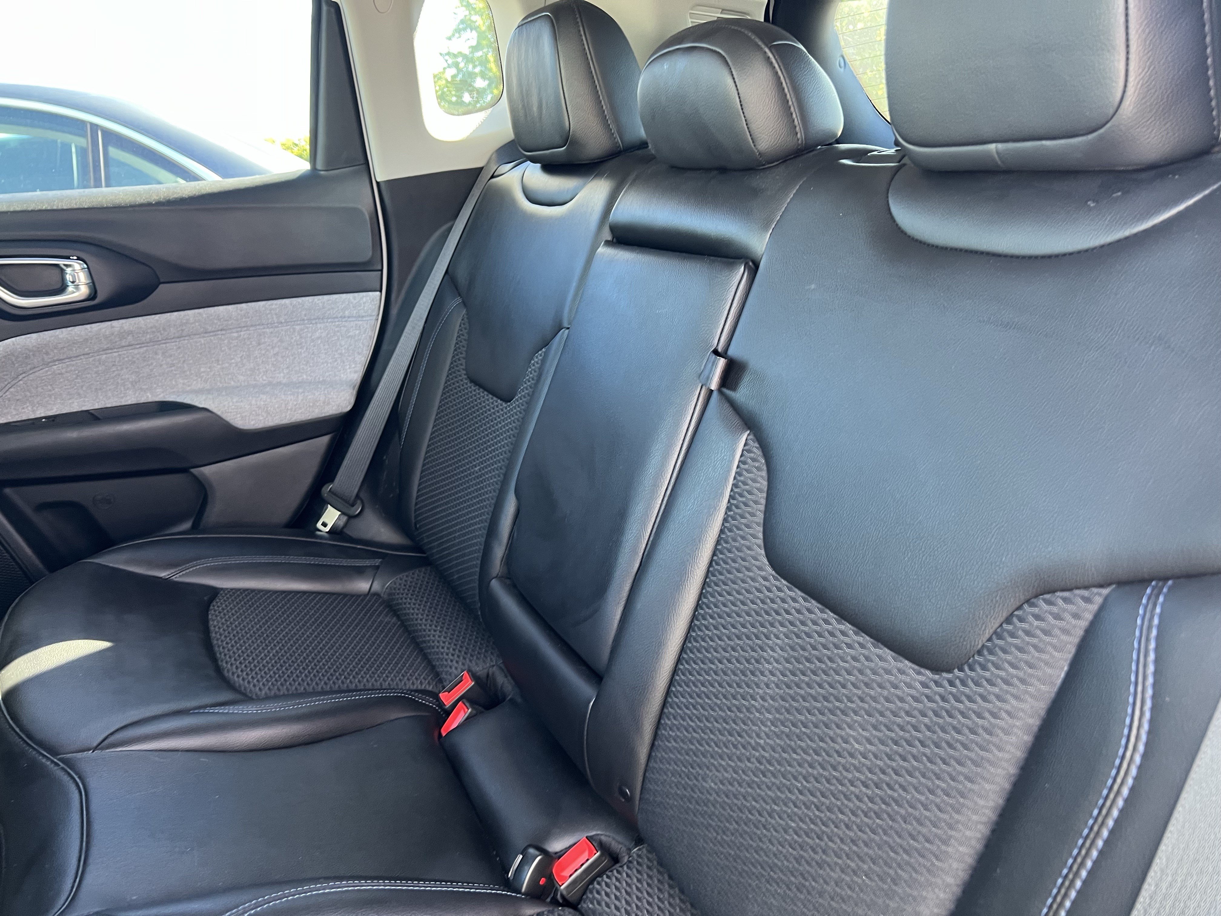 Used 2022 Jeep Compass Latitude FWD image 34