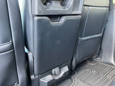 Certified 2022 Ford F250 Lariat w/ Black Appearance Package image 11