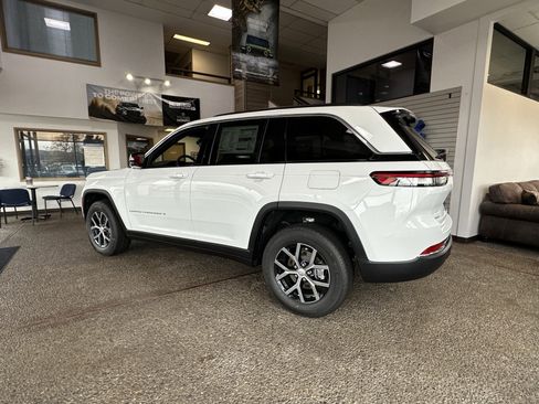 New 2025 Jeep Grand Cherokee Limited w/ Luxury Tech Group II AWD/4WD image 3