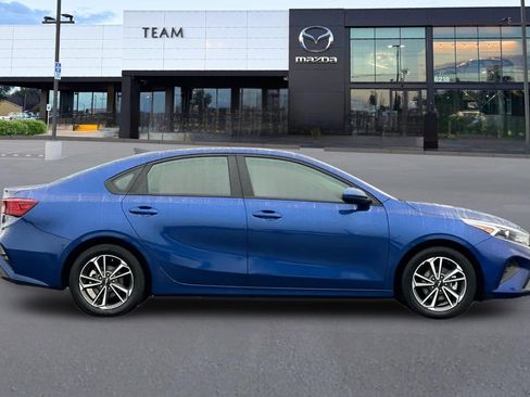 Used 2023 Kia Forte LXS image 3