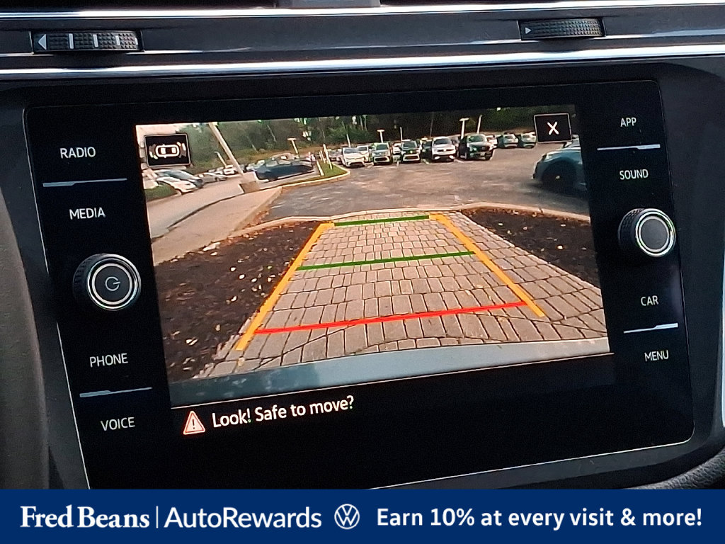 Certified 2023 Volkswagen Tiguan SE w/ Panoramic Sunroof Package FWD image 25