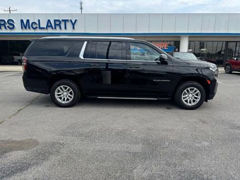 Used 2024 Chevrolet Suburban LT AWD/4WD image 2