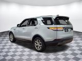 Used 2019 Land Rover Discovery SE image 3