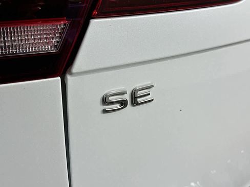 Used 2024 Volkswagen Tiguan SE R-Line image 7