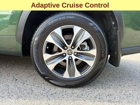 Used 2023 Toyota Highlander AWD image 9