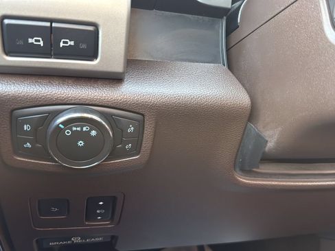 Certified 2021 Ford F250 King Ranch w/ King Ranch Ultimate Package AWD/4WD image 18