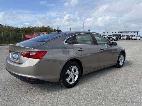 Used 2022 Chevrolet Malibu LS image 3
