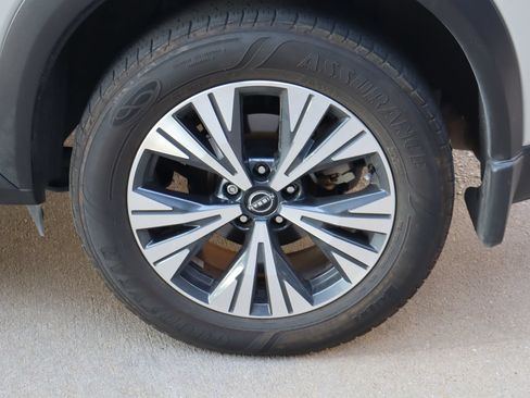Used 2023 Nissan Rogue SV FWD image 27