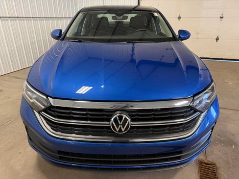 Certified 2024 Volkswagen Jetta SE w/ Panoramic Sunroof Package FWD image 3