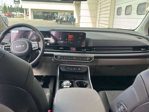 New 2026 Kia Carnival EX image 16